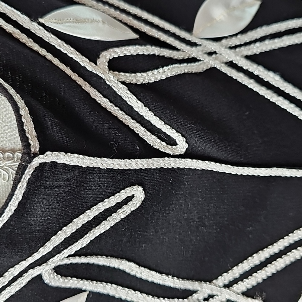NEW LAUREN MICHELLE BLACK WHITE APPLIQUE SLEEVELESS STRETCH PULLOVER TOP - Picture 8 of 11